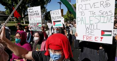 Colleges Caught Between Hamas-Supporting Students and Wealthy Donors ...