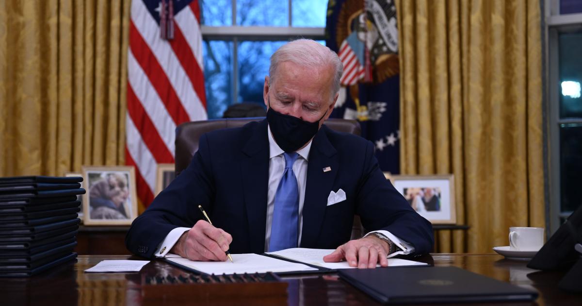 Biden's Disbanding of 1776 Commission Shows Left's War on U.S. History - Vimarsana News
